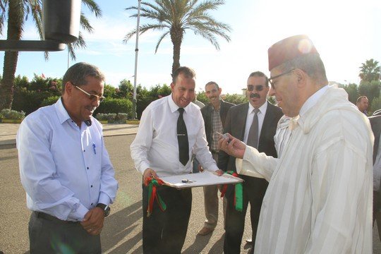 حسن بلهدفة عامل إقليم تاونات يسلم مفاتيح شاحنتين صهريجيتين