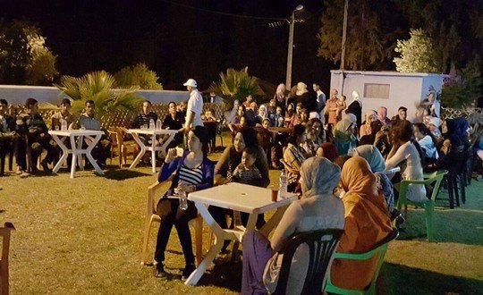 حضور نساء وأطفال الحفل في مسبح بني وليد