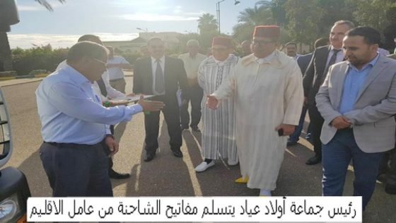 عامل إقليم تاونات يسلم مفاتيح شاحنتين صهريجيتين لجماعتي سيدي العابد وأولاد عياد