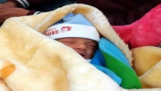 سيدة تقيم أسرتها بقرية با محمد تضع مولودها على مثن القطار القادم من الناضور