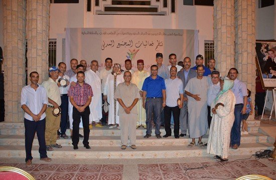 صورة جماعية للمكرمين من المنتدى بقرية أبا محمد