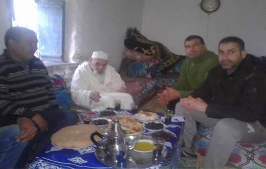 صورة لطاقم جريدة تاونات.نت و صدى تاونات اثناء زيارتهم للفقيد شهر فبراير الماضي