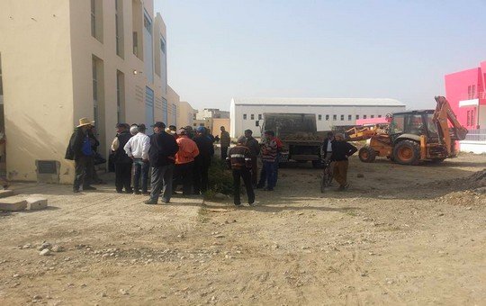 ضبط شاحنة وجرافة تابعة للجماعة الترابية لتيسة في الساعات الأولى وهما يقومان بالاشتغال بشكل غير قانوني