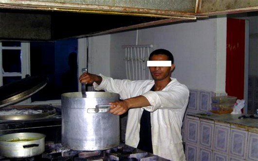 طباخون بمطاعم مدرسية /أرشيف