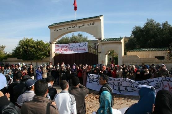 طلبة-وطالبات-م-يحتجن-بسبب-الإيواء-والتغذية