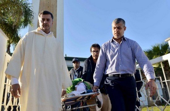 عائلة الراحل مصطفى العلوي تتقدم الجنازة