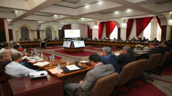 في لقاء تواصلي:عامل إقليم تاونات يدعو رؤساء المجالس الترابية بالإقليم إلى توفير مختلف خدمات القرب للمواطنين