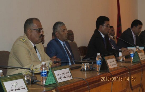 عبد الحق غلاب الكاتب العام الجديد بجانب عامل تاونات أثناء التنصيب