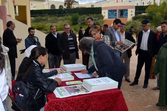 لحظة تسجيل المشاركين وضيوف الجريدة بمركز التكوين بتاونات