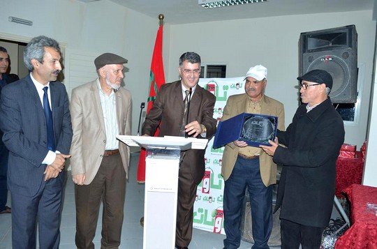 حظة تكريم عون النظافة محمد القلوبي من طرف صدى تاونات