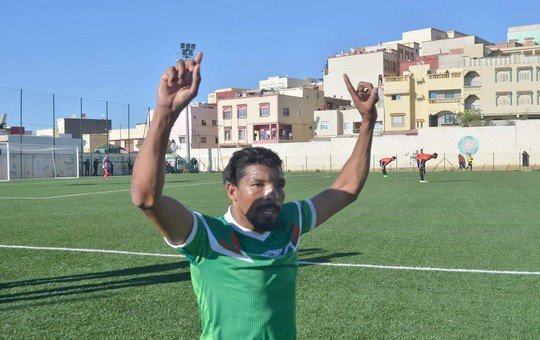 ميلود النخلي يحتفل بتسجيله هدف الفوز