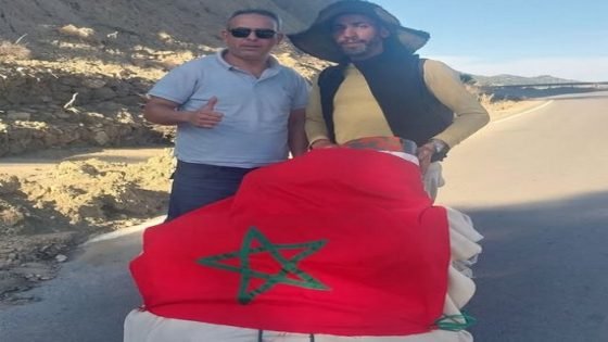 الرحالة المغربي بدر يصل إلى تاونات في رحلة مشيًا على الأقدام من السعيدية إلى الرباط