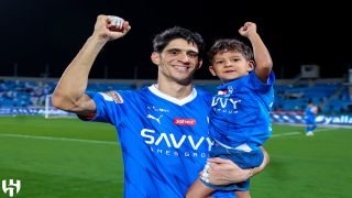 الحارس المغربي (إبن تاونات) ياسين بونو يفرض اسمه ويقود الهلال للفوز في أول مباراة