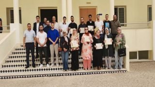 المدير الإقليمي للتعليم بتاونات يزور ورشة تكوينية حول مشروع “قافلة البرمجة للجميع”