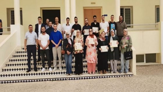 المدير الإقليمي للتعليم بتاونات يزور ورشة تكوينية حول مشروع “قافلة البرمجة للجميع”