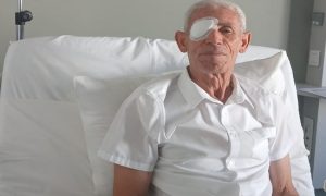 عبد العزيز البقالي رئيس تعاونية بتاونات يخضع لعملية جراحية على عينيه بإحدى المصحات بالرباط