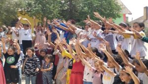 قافلة الطفولة للتنشيط التربوي والفني تواصل مسيرتها بتاونات وتحط  رحالها بمدرسة ادريس الاول بتيسة