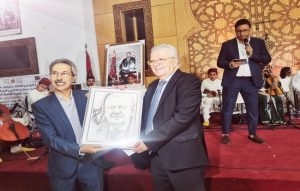 تكريم الوزير الأسبق البروفيسور نجيب زروالي وارثي في المهرجان الوطني ايقاعات السلام بفاس