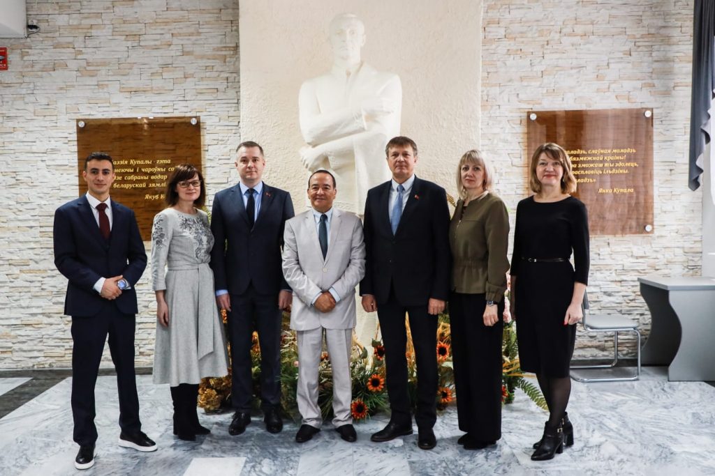 وفد من مركز الدراسات والبحوث ومنتدى كفاءات تاونات ينفتح على جامعات بيلاروسيا