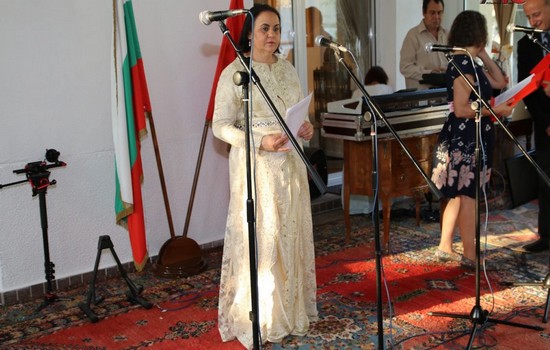 السفيرة المغربية إبنة تاونات الميداوي تنظم يوما ثقافيا بمدينة بلاغيفغراد ببلغاريا