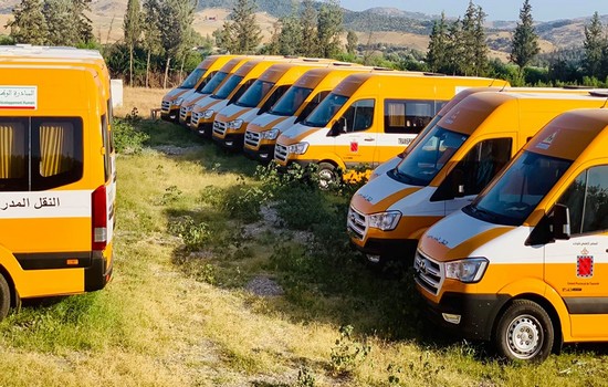 عامل إقليم تاونات يتدخل ويقتني 20 حافلة للنقل المدرسي لفائدة تلاميذ العالم القروي  