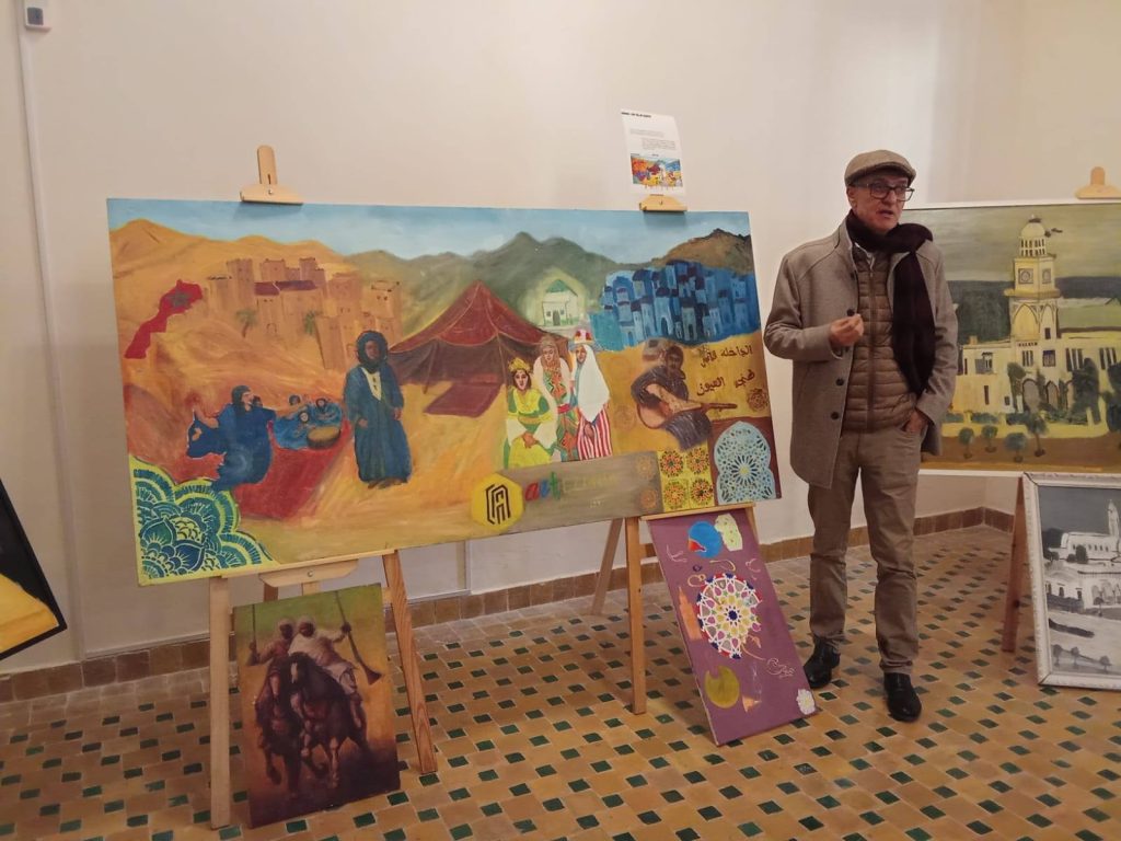 الفنان التشكيلي المغربي (إبن تاونات) حسن الزغاري يفتح نوافذ الذاكرة في معرضه بسلا