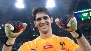 المغربي (إبن تاونات) ياسين بونو  يتوج رفقة الهلال السعودي بلقب الدوري المحلي روشن