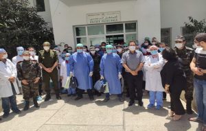 إدارة المستشفى الإقليمي بتاونات تحتفي بشفاء اخر مصابين(2) بفيروس كورونا ومغادرتهما المستشفى