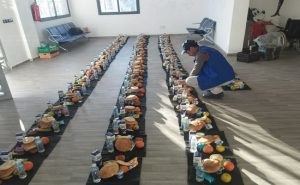 فرعي جمعية الإغاثة المدنية بغفساي وقرية با محمد يوزعون 2000 وجبة فطور لعابري السبيل‎
