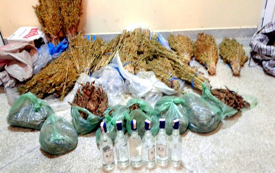 شرطة قرية با محمد بتاونات تعثر على مخدرات وخمور بإحدى الخرب