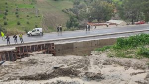 لجنة اليقظة معبئة وعامل تاونات يزور المناطق المتضررة والمهددةبالإقليم