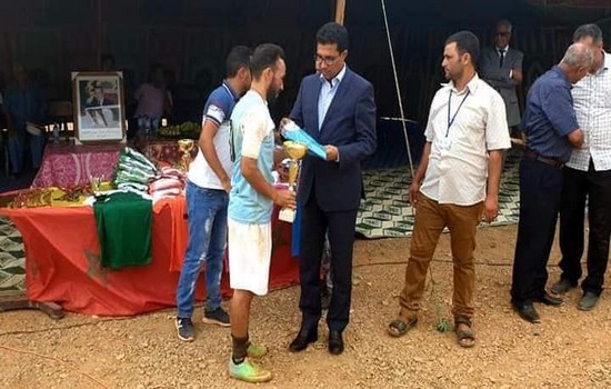عامل تاونات يوزع الجوائز  بدوري لكرة القدم بتاورطة سيدي المخفي بنواحي مدينة تاونات