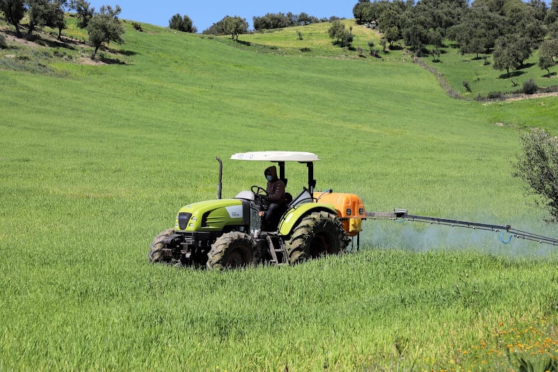 التحقيق مع فلاحين بقرية با محمد بتاونات نقلوا مريضا في جرار