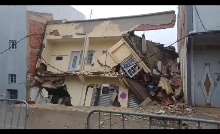 السلطات تخلي عددا من المساكن بأحياء مدينة تاونات تفاديا لوقوع كوارث الإنهيارات‎