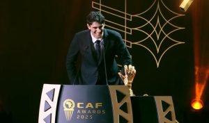 الحارس المغربي (إبن تاونات) ياسين بونو يفوز بجائزة أفضل حارس مرمى في إفريقيا لعام 2025
