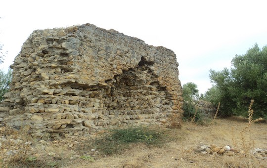 آثار الخراب باحد اسوار مدينة فاس البالي