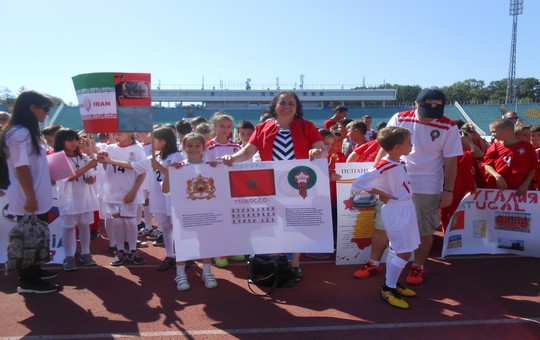 إبنة إقليم تاونات السفيرة المغربية ببلغاريا تروج لترشيح المغرب لاستضافة نهائيات كأس العالم لكرة القدم 2026