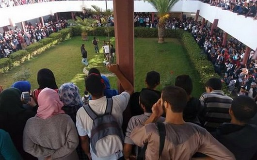 إحتجاج الطلبة بسبب التأخير في صرف المنح الجامعية-أرشيف
