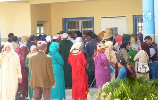 إقبال كبير من طرف المواطنين على طب العيون في القافلة ببوهودة