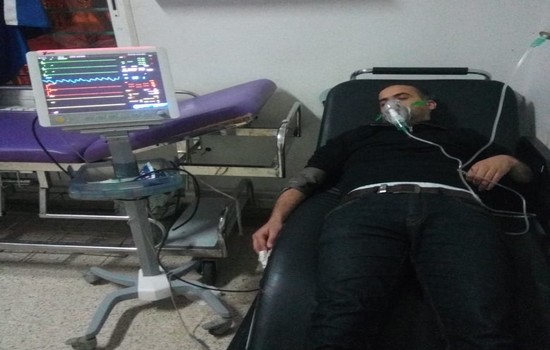 الإعلامي منير فلاح يتلقى العلاجات الأولية بمستشفى تاونات