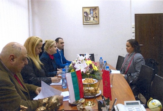 السفيرة المغربية الميداوي تعقد جلسة عمل مع مسؤولين سامين ببلغاريا حول التمييز وخطاب الكراهية