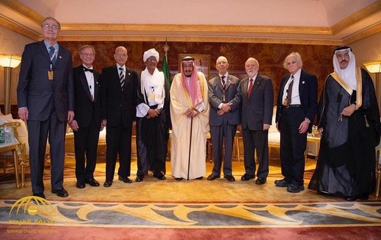 المتوجون بالجوائز يتوسطهم ملك السعودية ومن ضمنهم الأستاذ الودغيري