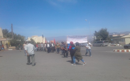 المسيرة الاحتجاجية لساكنة دوار الناظور التابع لجماعة بوهود في اتجاه عمالة الإقليم.