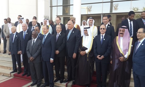 الوزير محمد عبو يتوسط وزراء خارجية الدول العربية ووزير خارجية روسيا