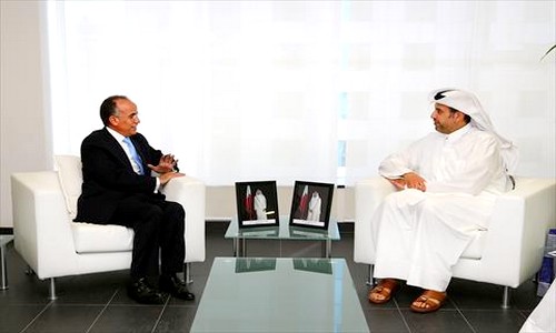 الوزير عبو مع الشيخ أحمد بن جاسم بن محمد آل ثاني وزير الاقتصاد والتجارة القطري