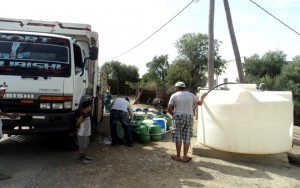 كراء 24 شاحنة صهريجية وكذا 108 حاوية بلاستيكية وتوزيعها على جماعات اقليم تاونات الأكثر تضررا على مستوى الماء الصالح للشرب