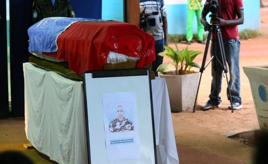 بعثة الأمم المتحدة بإفريقيا الوسطى تلقي انظرة الأخيرة على جثة الجندي المغربي