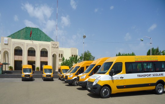 توزيع حافلات النقل المدرسي بتاونات