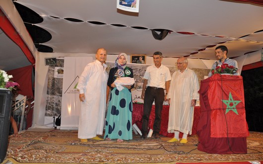 رشيد اليزمي وخليل الإدريسي يقدمون الهدايا للمتفوقين خلال الملتقى الأول لأولاد آزام