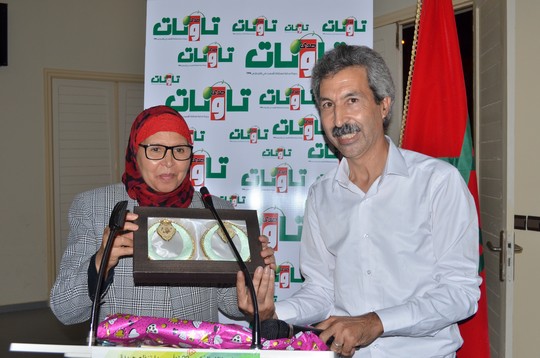 الصحافية زهور حارش بجانب الصحافي أحمد سدجاري